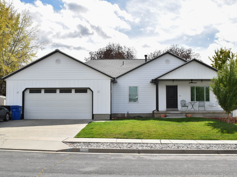 Fiber cement siding vs vinyl siding lifespan