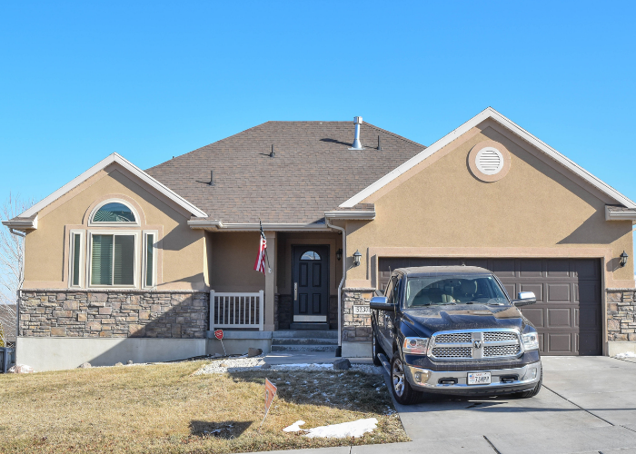 Front view of West Valley City, Utah home with custom window replacement