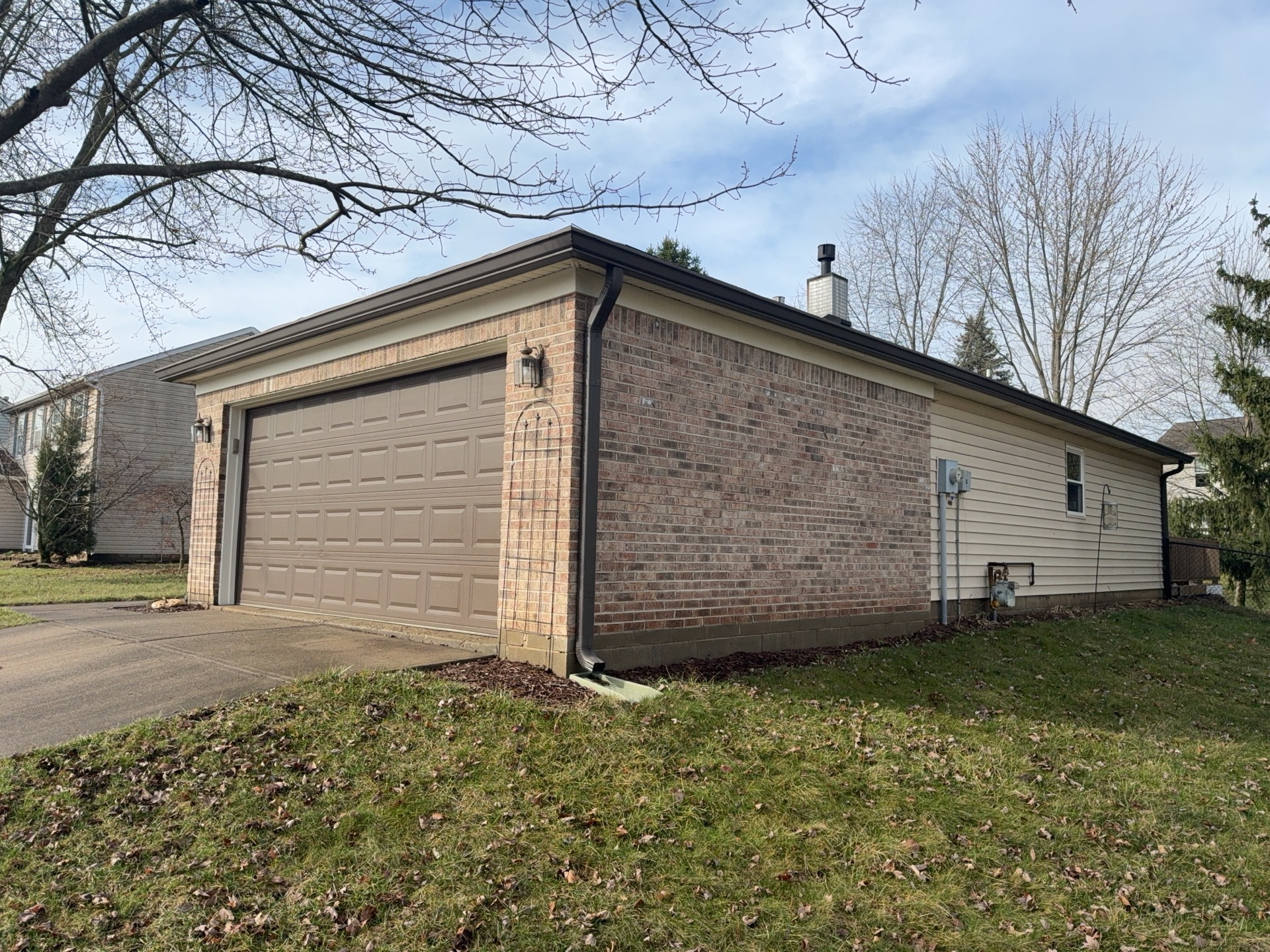 Front side view of Fishers, Indiana home before siding replacement